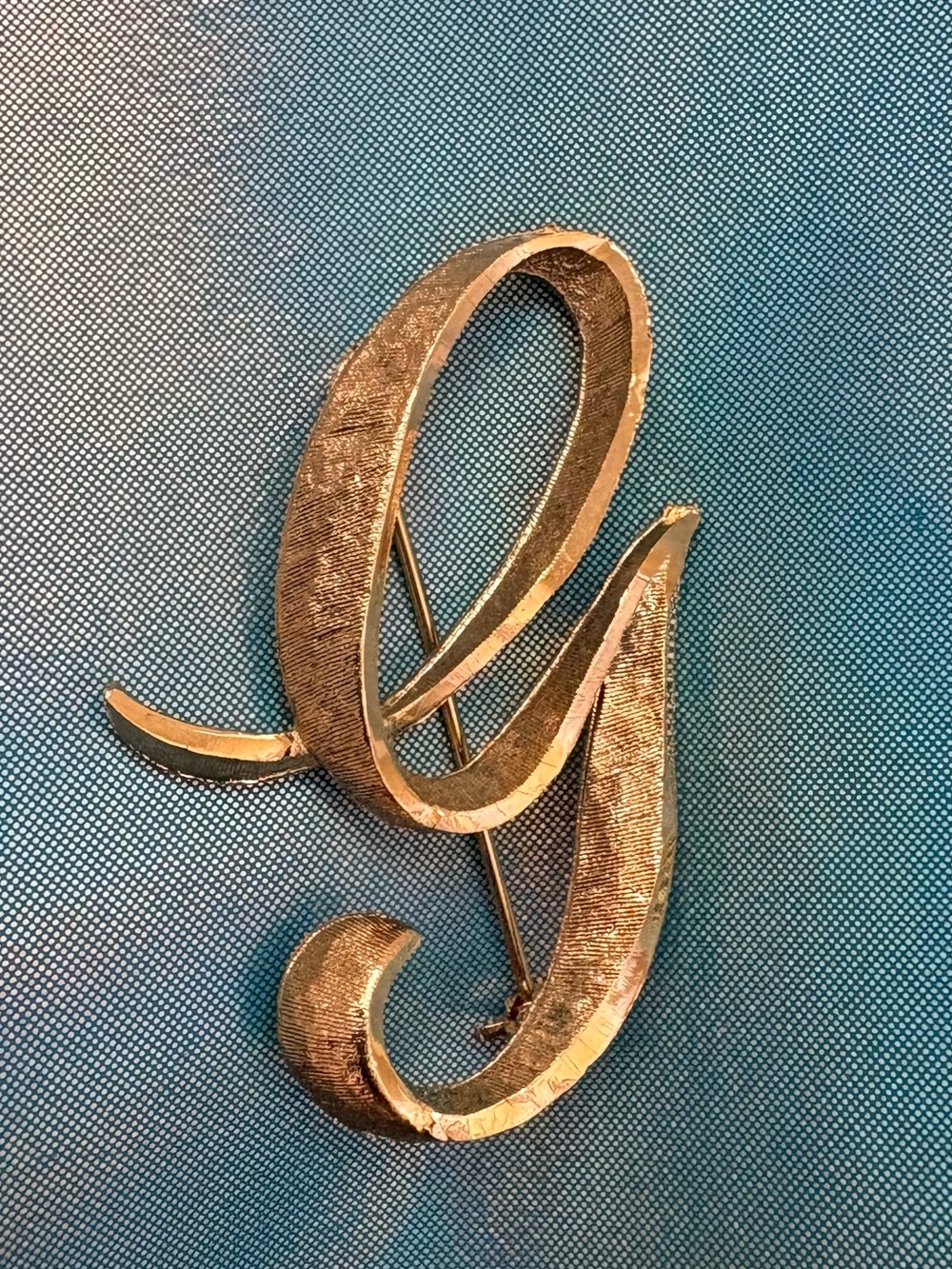 Mamselle Vintage letter "G" monogram brooch, textured, gold-tone script design!